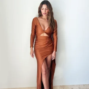Vestido en V espalda baja, cropped y abertura en pierna - ESTRELLA
